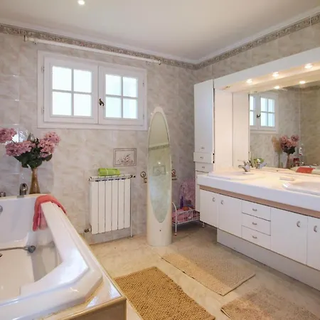 בית נופש Cozy In With Kitchen Cheyssieu